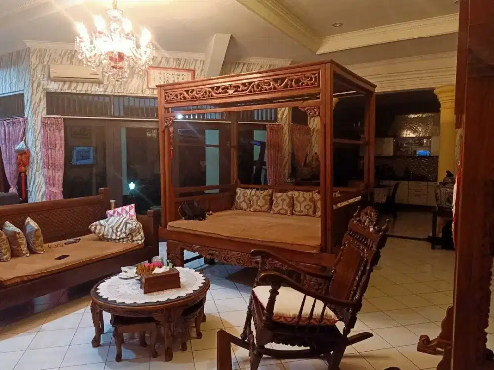 Rumah Terawat Dengan Taman Luas Dan Kolam Ikan di Villa Cinere Mas