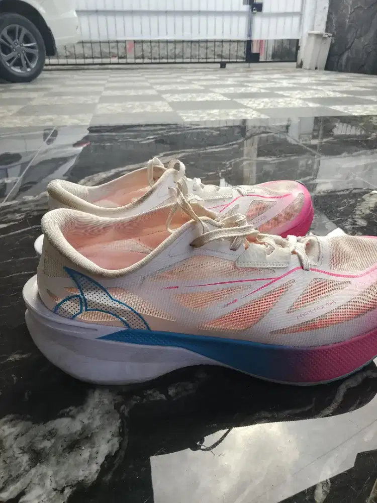 Sepatu running ortus hyperglade
