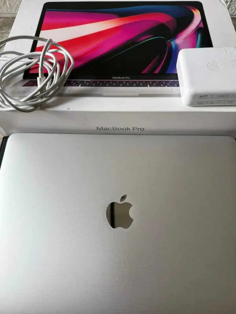 MACBOOK PRO M1 13” 512/8 GB + External Monitor 14”