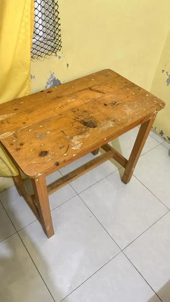 Meja dan rak container
