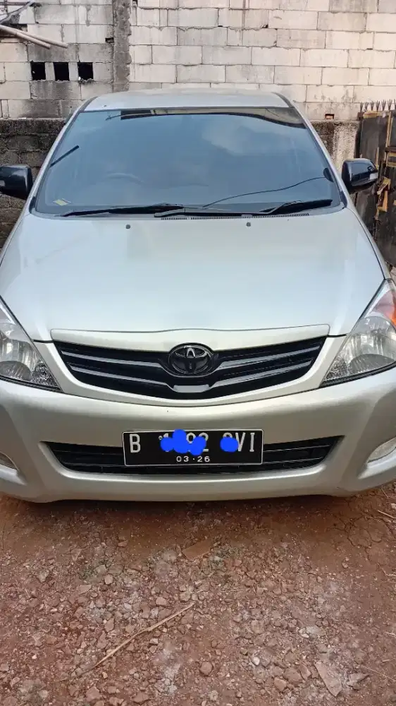 Di jual mobil innova thn 2008 warna silver