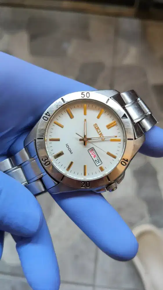 Seiko 7N43-0BS0 (Quartz).