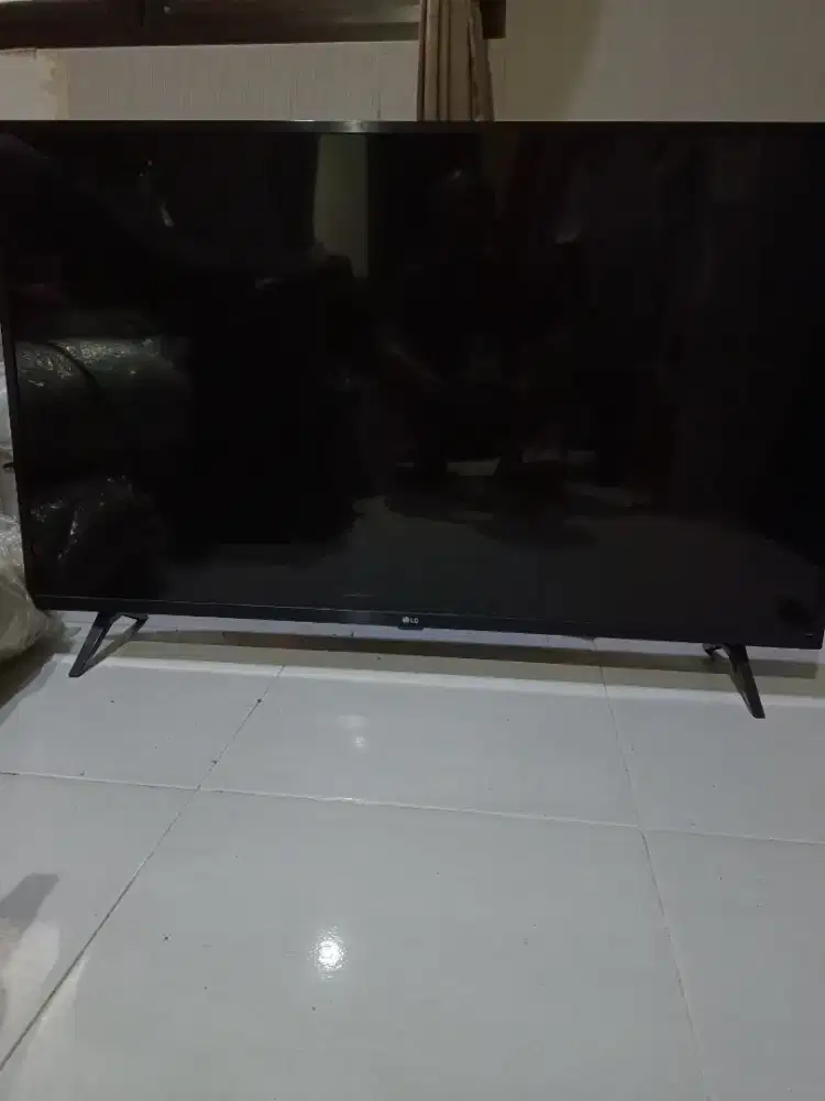 2 unit TV merk LG & Toshiba