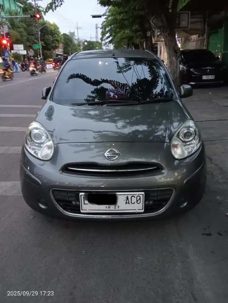 Dijual nissan march 2011 automatic istimewa