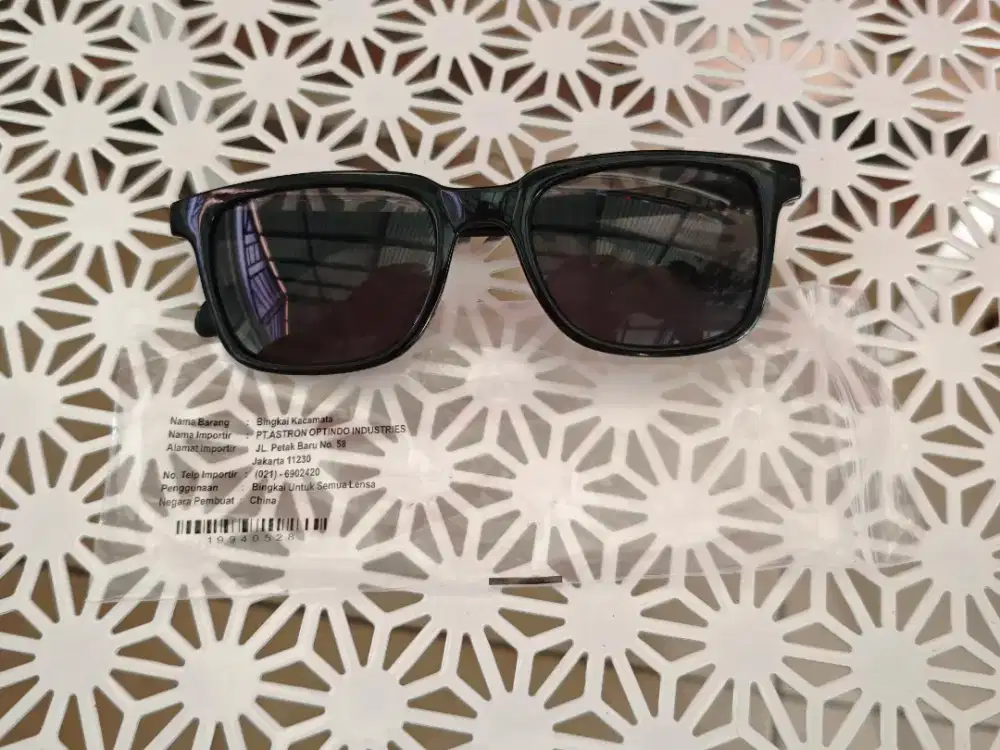 Kacamata Hitam Anti UV