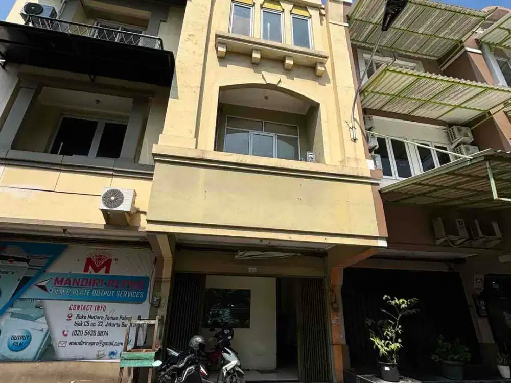 Dijual Ruko 3,5 lt 4,5 x 15 m2 di Mutiara Taman Palem dekat Hotel Palm Royal cocok untuk usaha online, office, bimbel dll, Ayo survey & nego! Shm Timur!