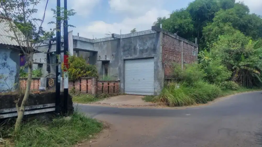 Jual rumah siap renov.