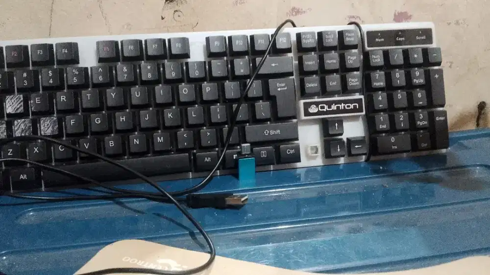 Keyboard mouse mousepad bekas