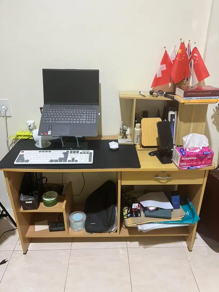 Meja kayu belajar/kerja