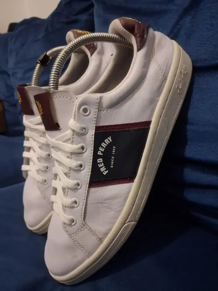 SALE..ORIGINAL FRED PERRY WHITE
Size 42