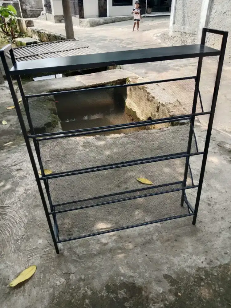 Rak sepatu jaring