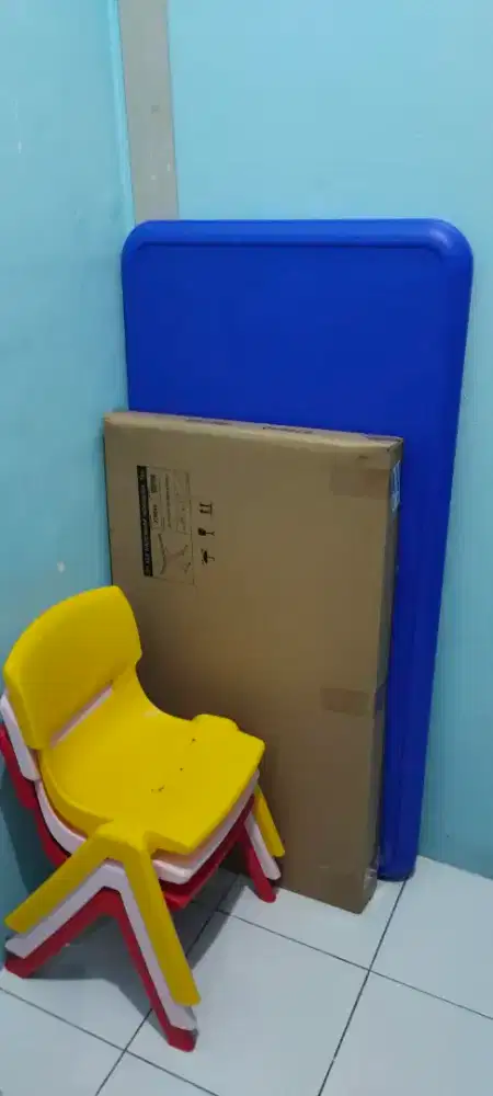 Meja anak set dengan 4 kursi jual cepat