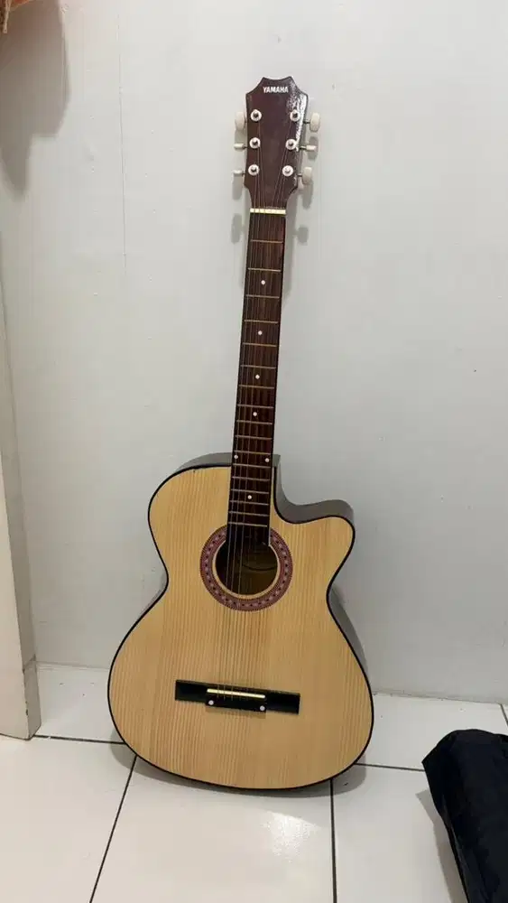 Gitar Akustik Yamaha F225