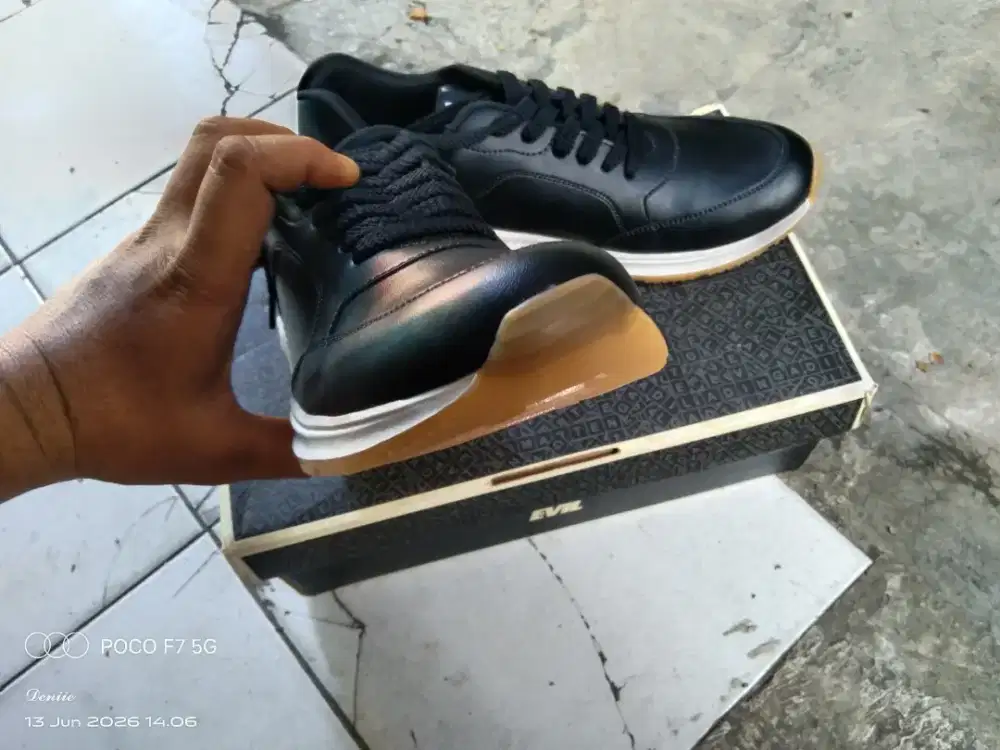 Sepatu Running Leather/kulit Ukuran 41