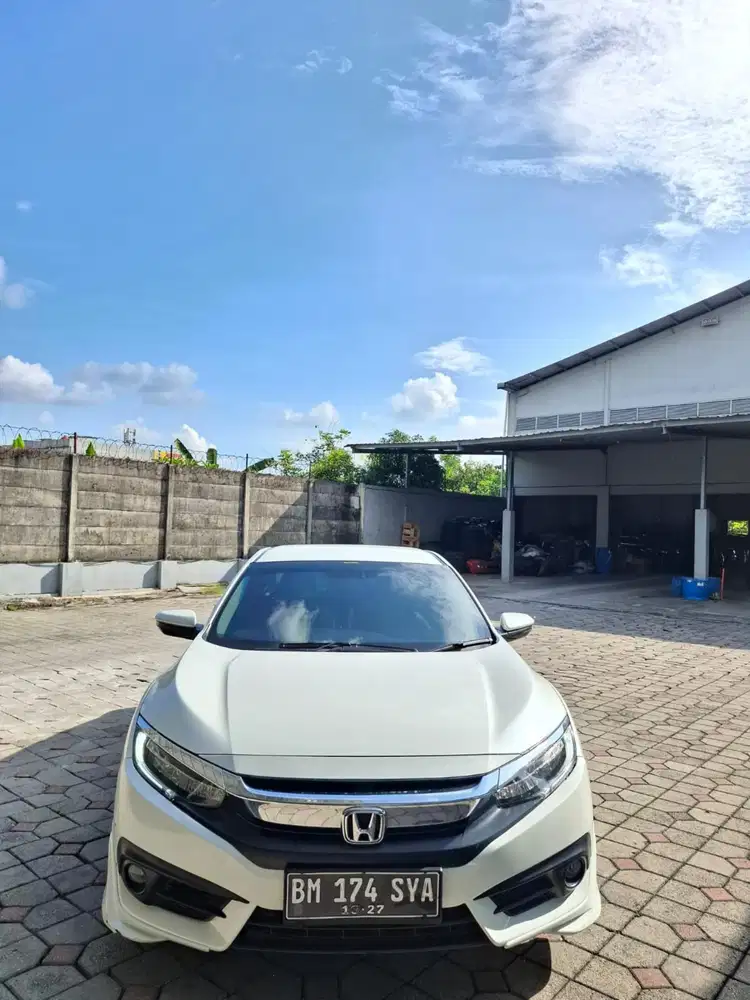 Civic 2017 ES turbo matic. Km 45rb antik