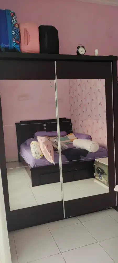 Lemari pakaian 2 pintu geser jual cepat