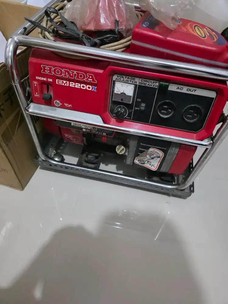 Jual genset Honda 2000 watt jarang pakai ada 2 bh