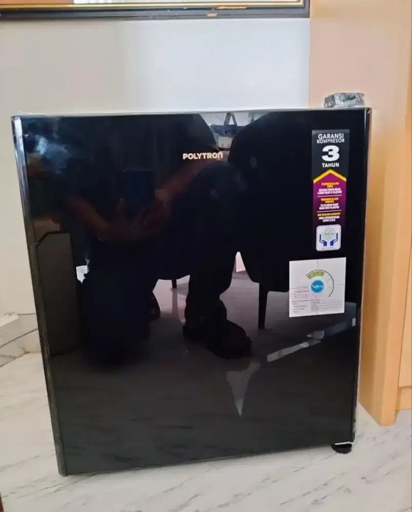 Kulkas mini Polytron 51