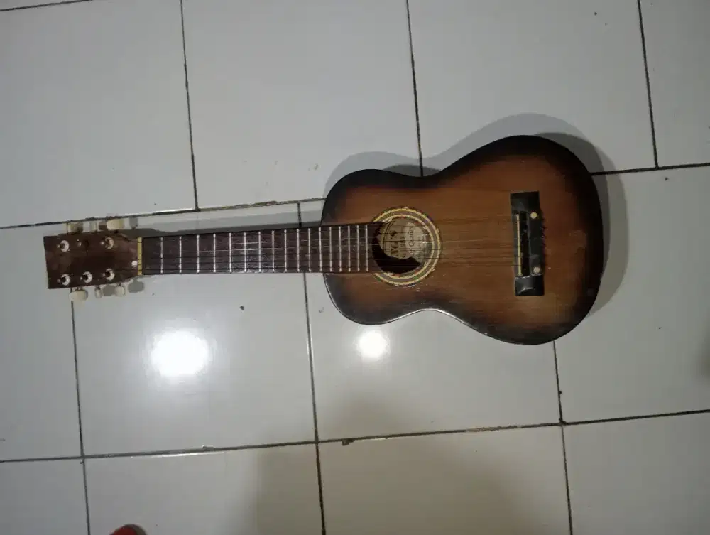Gitar kecil/ukulele