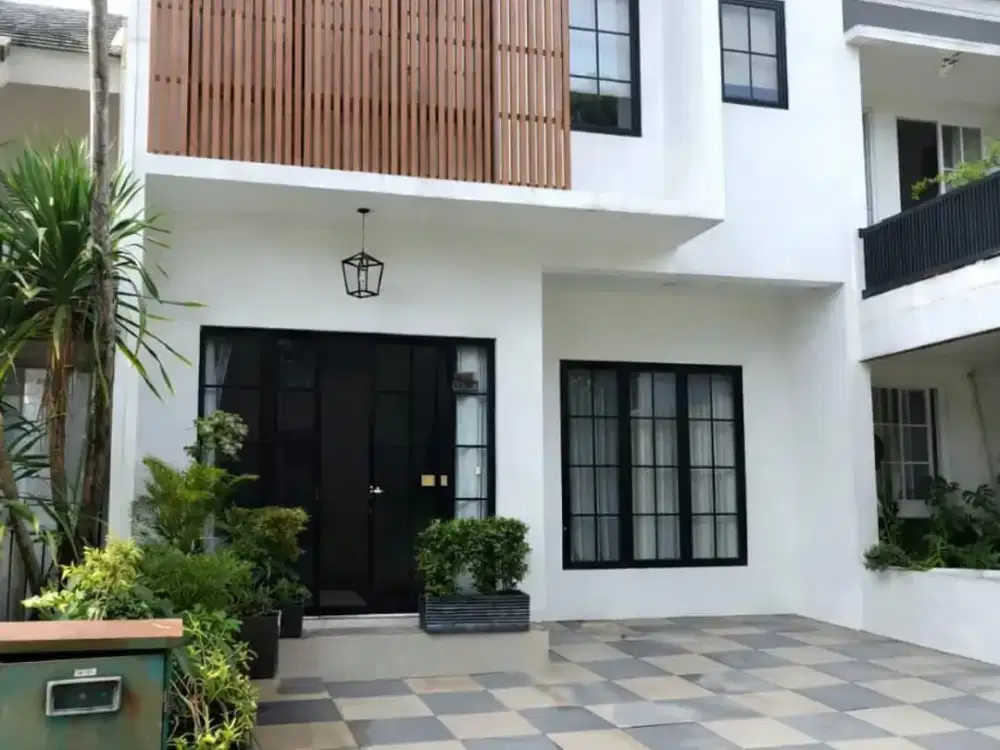 Rumah 3 LANTAI Neo Catalonia, BSD City dekat ke Pintu Tol BSD