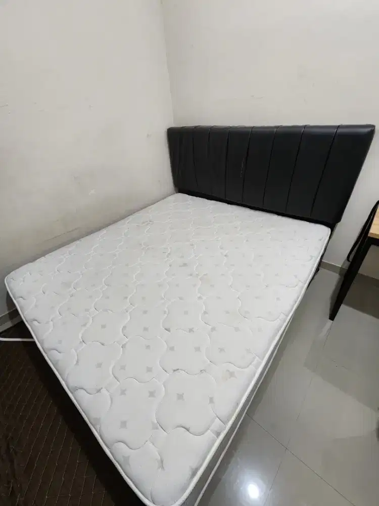 Kasur Spring Bed InTheBox Lebar 180cm 1 set dengan Dipan