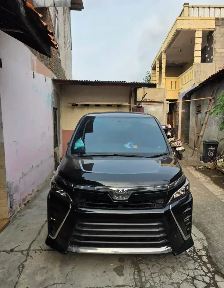 Toyota Voxy 2019 A/T