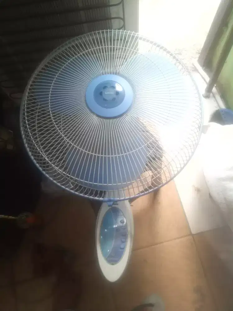 Kipas angin dinding 16 inch merk miyako normal siap pakai nego tipis