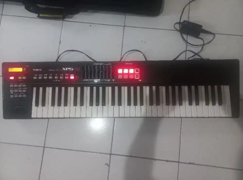 Keyboard merk roland XPS 10 like new include gigbag tebal