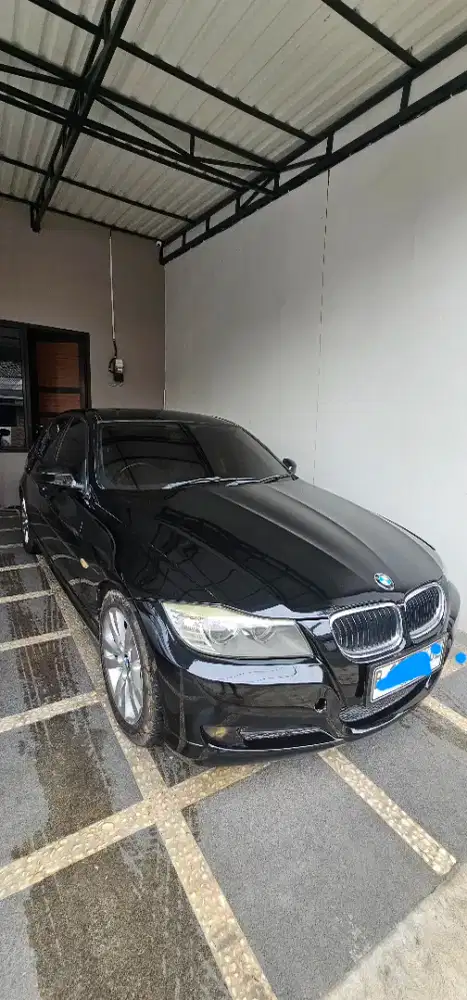 BMW E90 LCI 320I AT TAHUN 2010