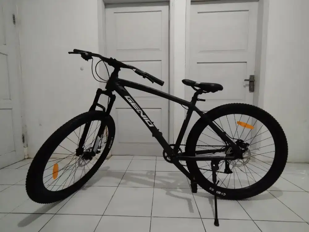 Sepeda Genio m703 nego