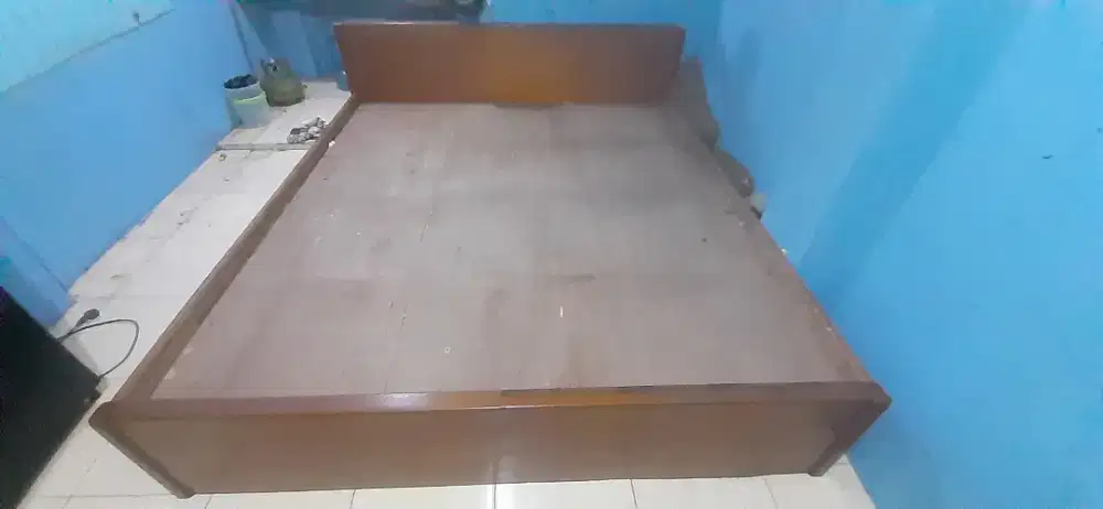 Dipan kayu bekas 180 x 200 cm