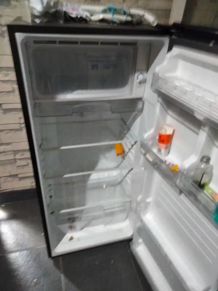 Kulkas sharp 1pintu masih normal sekali