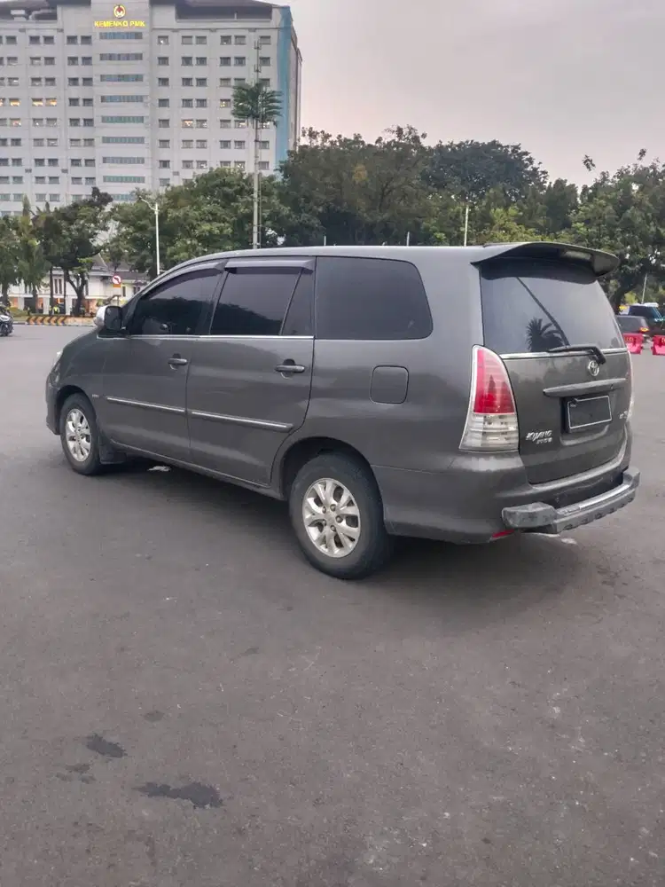 Innova G M/T 2009