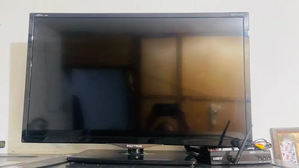 Tv LED/LCDpolytron 32in