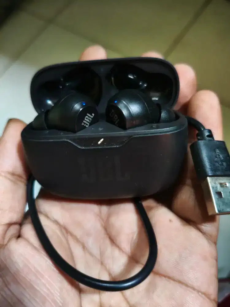 Earphone bluetooth jbl