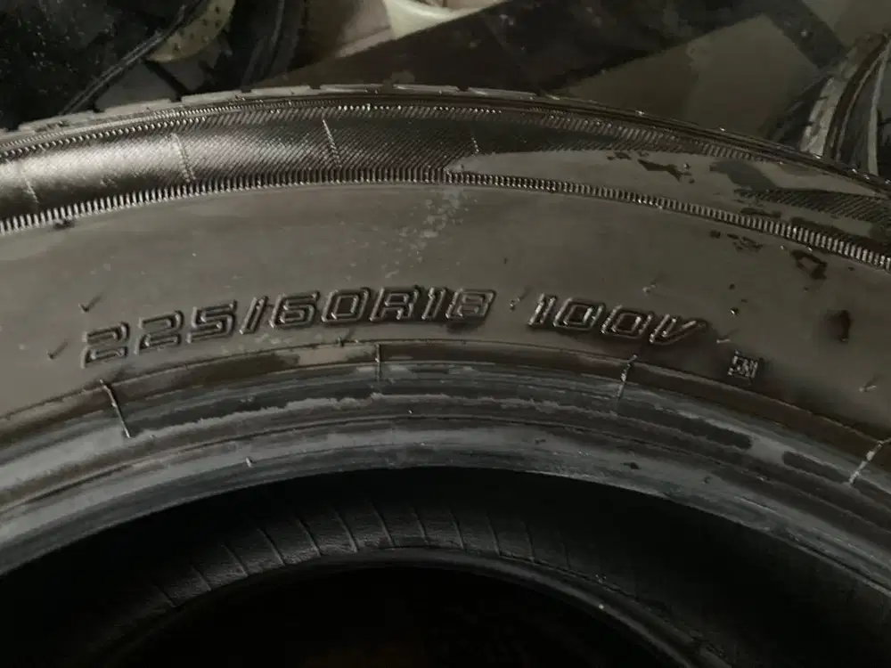 Dijual ban dunlop LM 705 225 60 r18 bekas