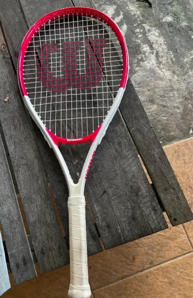 Raket Tenis Wilson Intrigue 2026
