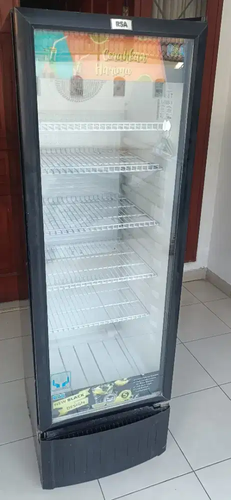 Di jual Showcase Merek RSA