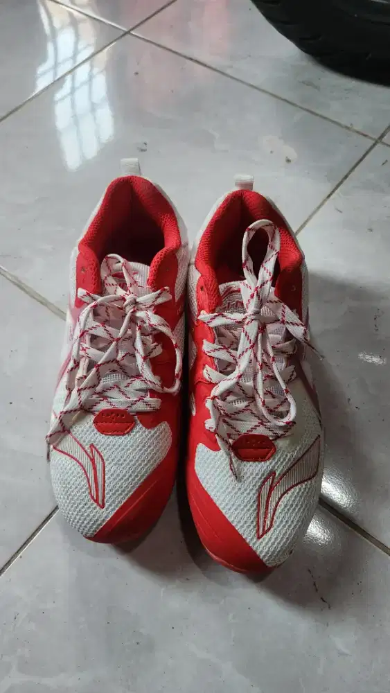Sepatu Badminton