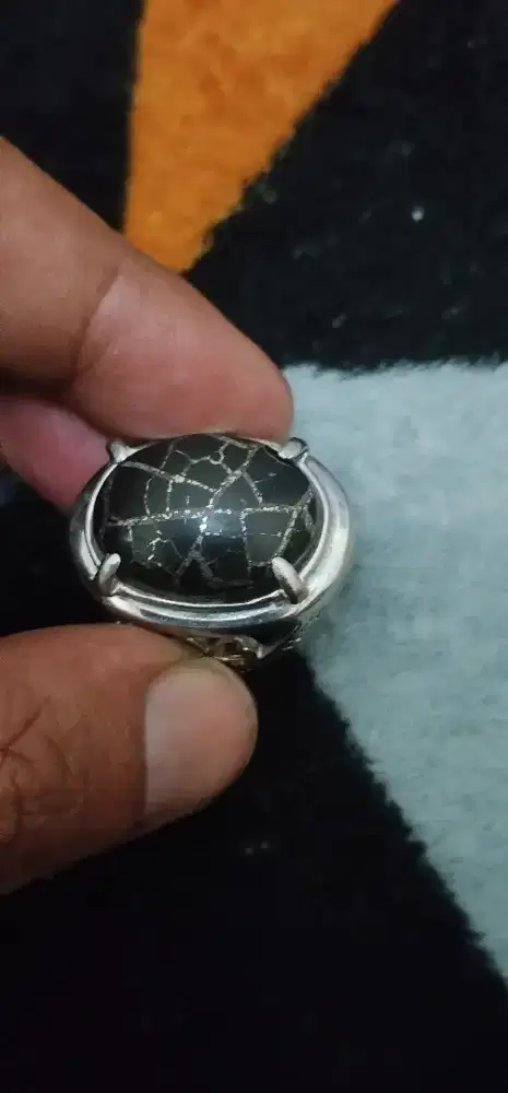 Batu akik motif sarang Laba-laba serat emas istimewa