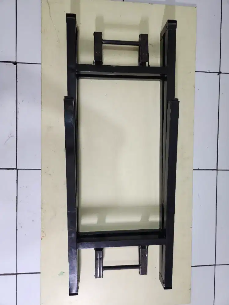 Meja lipat portabel