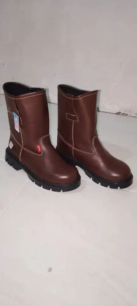 Sepatu lapangan