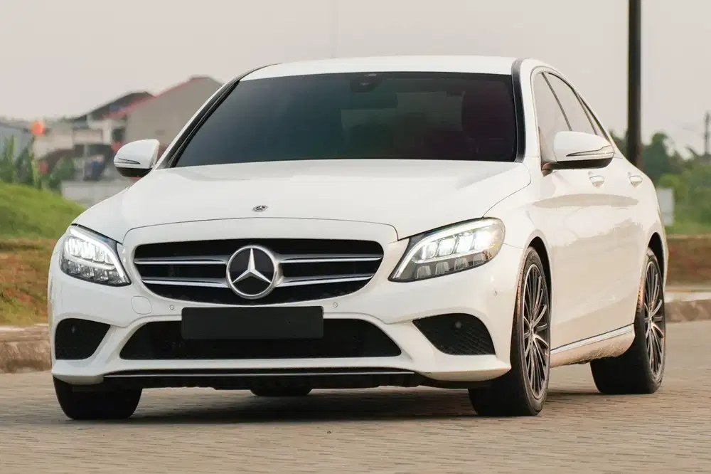 Future is Now! Mercedes Benz C200 EQ Boost 2020 White 320i a200 x1
