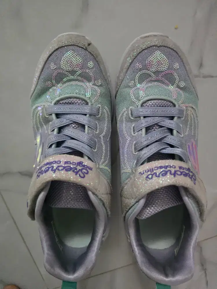 Sepatu anak skechers