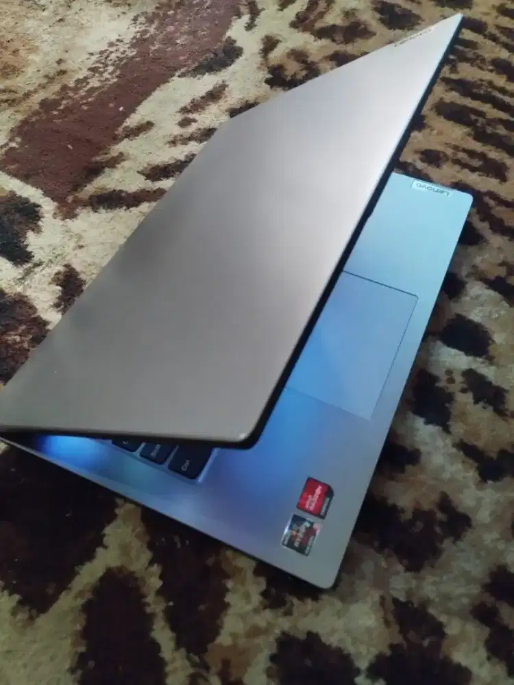 laptop Lenovo v14 g4