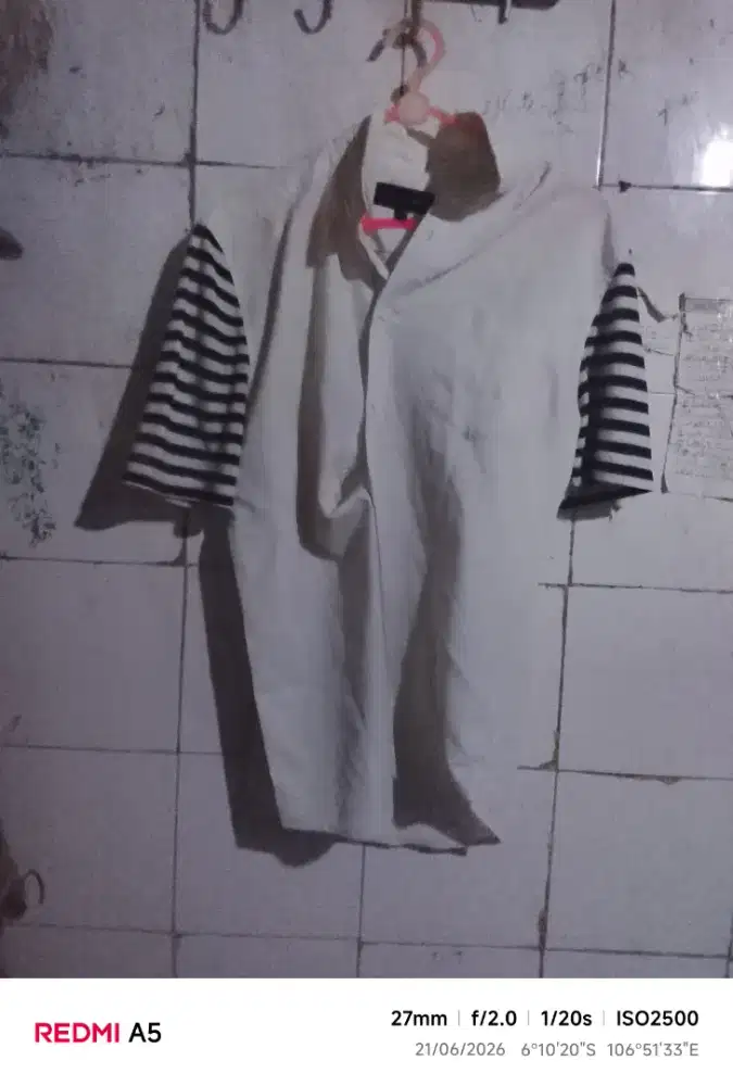 Baju kemeja lengan pendek wanita M