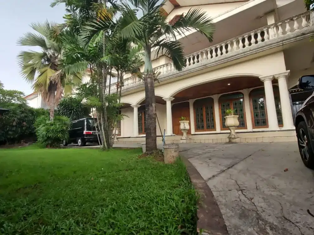 Harga Bersaing NJOP ! DIJUAL Rumah Klasik Bangunan Kokoh di Kemang Jakarta Selatan - Ada Swimming Pool - Cocok untuk Usaha dan Rumah Tinggal