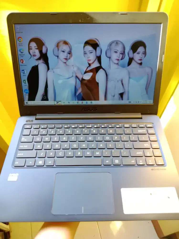 Laptop Second Asus E402W Mulus Slim RAM 4GB HDD 500GB Normal Win 10