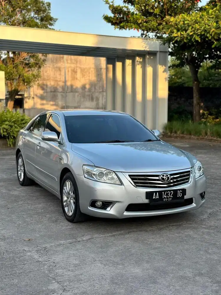 Toyota camry v 2.4 tipe tertinggi