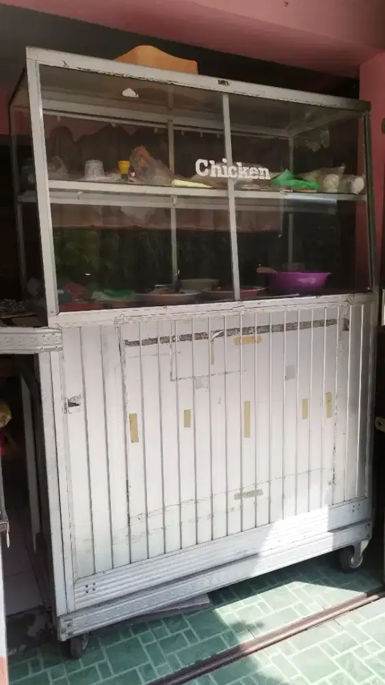 Etalase warung makan